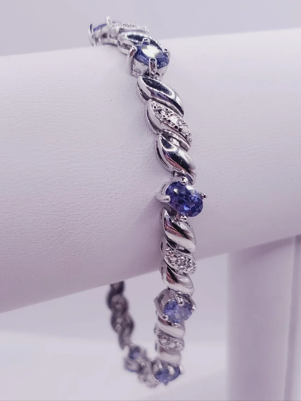 4.5 Carat Oval Tanzanite Gemstone & Diamond 925 Sterling Silver Tennis Bracelet